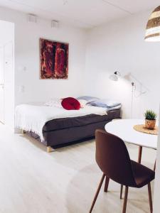 Voodi või voodid majutusasutuse New Studio Ruby near Helsinki Airport in Kivistö toas