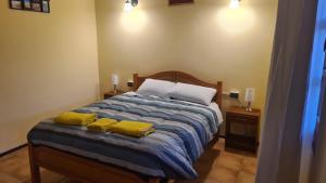 Hostal Km Zero El Huertillo客房内的一张或多张床位