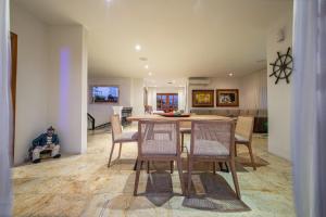 Μια τηλεόραση ή/και κέντρο ψυχαγωγίας στο San Pedro Claver Premiun DUPLEX - Private JACUZZI