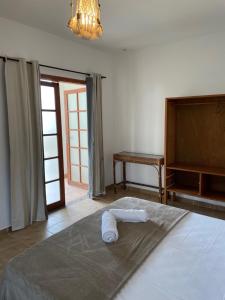 a bedroom with a bed with a pillow on it at Canto de Itamambuca in Ubatuba