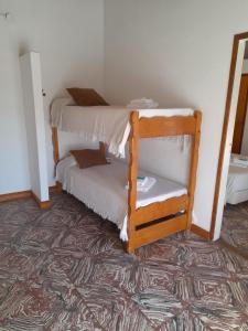 Uma ou mais camas em beliche em um quarto em Hotel Boiano