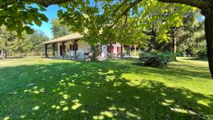 Zahrada ubytování Villa au milieu des pins / bord du lac