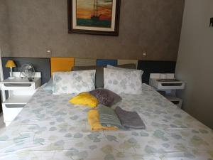 Cama ou camas em um quarto em Fantastica Cobertura Praia do Forte