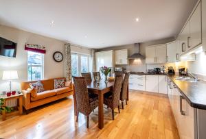 Kuchyň nebo kuchyňský kout v ubytování Kenmare Townhouse + 26 fotografií