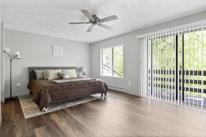 a bedroom with a bed and a ceiling fan at Charming Getaway l recently renovated l Hidden Valley l 4BR+3Bath l Hot Tub in Somerset