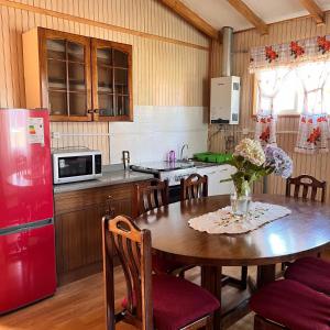 Una cocina o zona de cocina en Cabañas y Hospedaje Parque los Volcanes