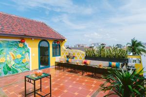 Balkón nebo terasa v ubytování De'Colore Villa Hoi An