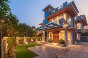 a house with lights in the yard at StayVista's Le Sutra Great Escapes - Udaan - Artistic Rooms, Terrace Jacuzzi with Scenic View in Lonavala