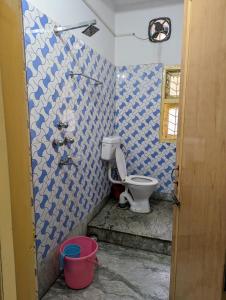 A bathroom at Nirvana Homestay