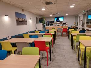 Un restaurante u otro lugar para comer en Ibis Budget Boulogne-Sur-Mer Centre les Ports