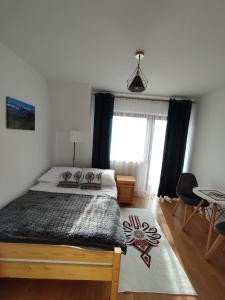 Postel nebo postele na pokoji v ubytování Pokoje u Dany Witów