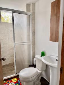 Koupelna v ubytování Travelu Guatape Apartamento