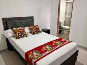Postel nebo postele na pokoji v ubytování Travelu Guatape Apartamento