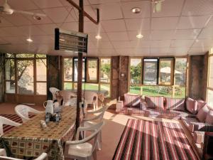 Fotografie z fotogalerie ubytování The Wadi Inn v destinaci Al Hamra + 37 fotografií