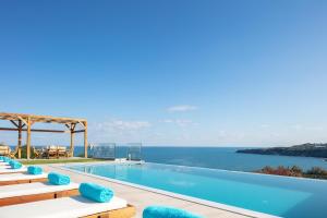 Bazén v ubytování Rethymnian Gem Luxury Villa nebo v jeho okolí