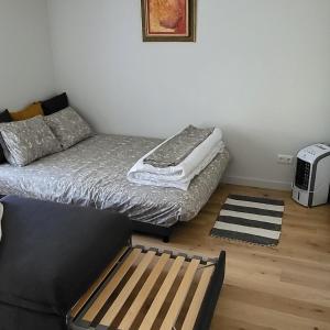 Un pat sau paturi într-o cameră la Seaside_albatross