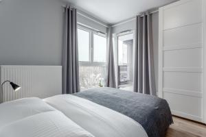 a bedroom with a large bed and a window at Warsaw City North in Warsaw