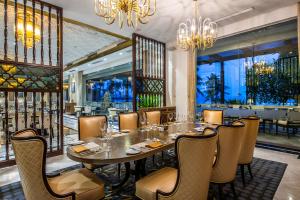 Ein Sitzbereich in der Unterkunft Vinpearl Resort Nha Trang