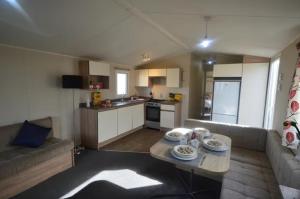 Oyster Etchingham SEAVIEW的厨房或小厨房