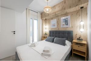 A bed or beds in a room at Iosifina Cosy Apartment