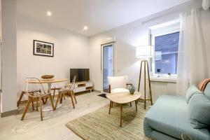 a living room with a couch and a table at Apartamento Plaza España, Madrid in Madrid