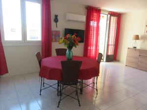 NICE NORD 2 PIECES CALMES,WIFI,CLIM,BALCON,PARKING