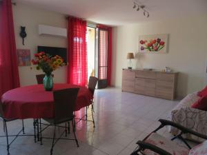 NICE NORD 2 PIECES CALMES,WIFI,CLIM,BALCON,PARKING