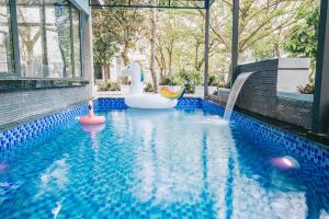 Hồ bơi trong/gần Villa FLC Sầm Sơn San Hô - Giáp Biển