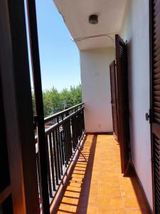 balcón con vistas al cielo en Mingo's Appartment en Godoy Cruz
