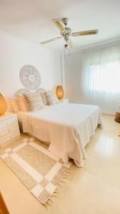 En eller flere senge i et værelse på Beach Penthouse Apartment + 97 billeder