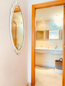 Et badeværelse på Beach Penthouse Apartment