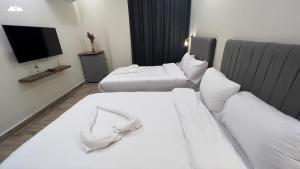 Llit o llits en una habitació de Sofia Pyramids Hotel