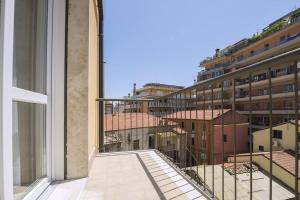 balcone con vista su un edificio di La dolce vita - Pescara Centro a Pescara