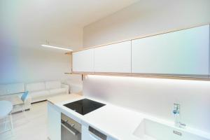 A kitchen or kitchenette at Central Studio Nordic Style