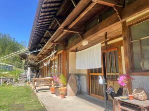 a wooden building with plants on the side of it at Guesthouse Soranoie in Gero