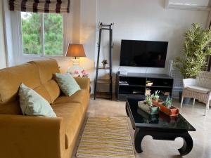 Telewizja i/lub zestaw kina domowego w obiekcie Residencial Algaida