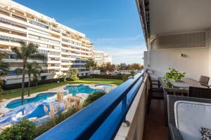 a balcony with a swimming pool and a building at Apartamento Las Terrazas ll in Marbella