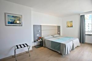 Postel nebo postele na pokoji v ubytování Aparthotel Playa Dorada