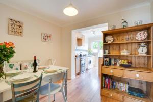 Kuchyň nebo kuchyňský kout v ubytování Ebrel, Port Isaac Bay Holidays + 4 fotografie