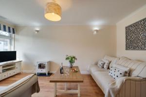 TV a/nebo společenská místnost v ubytování Ebrel, Port Isaac Bay Holidays