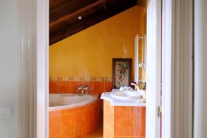 Koupelna v ubytování Villa Várzea - Charming Suite + 23 fotografií