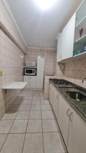 A cozinha ou cozinha compacta de Otimo apartamento em Balneário Camboriu