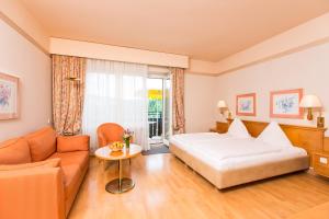 Postel nebo postele na pokoji v ubytování Gesundheit & Wellness Resort Bad Mitterndorf + 10 fotografií