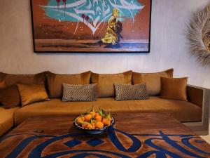 O zonă de relaxare la Riad M. Jacuzzi - Piscine Arty/Cosy - Privatif