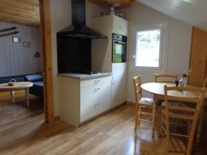 Köök või kööginurk majutusasutuses Chez Corine Marque Badet +16 fotot