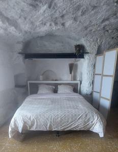 Posteľ alebo postele v izbe v ubytovaní Troglo entre Caves et Châteaux