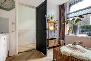 Postel nebo postele na pokoji v ubytování Knus appartement in sneek