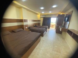 Postel nebo postele na pokoji v ubytování Al Deyafa Hotel