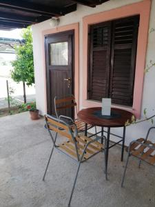 Balkón alebo terasa v ubytovaní Holiday apartment in Privlaka with sea view, terrace, air conditioning, WiFi 3591-3