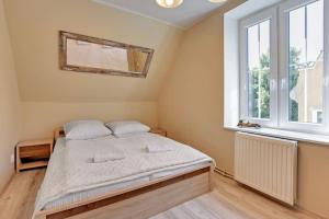 a bedroom with a bed and a window at Hello Apartments Sw Ducha Loft for 6 guests in Gdańsk